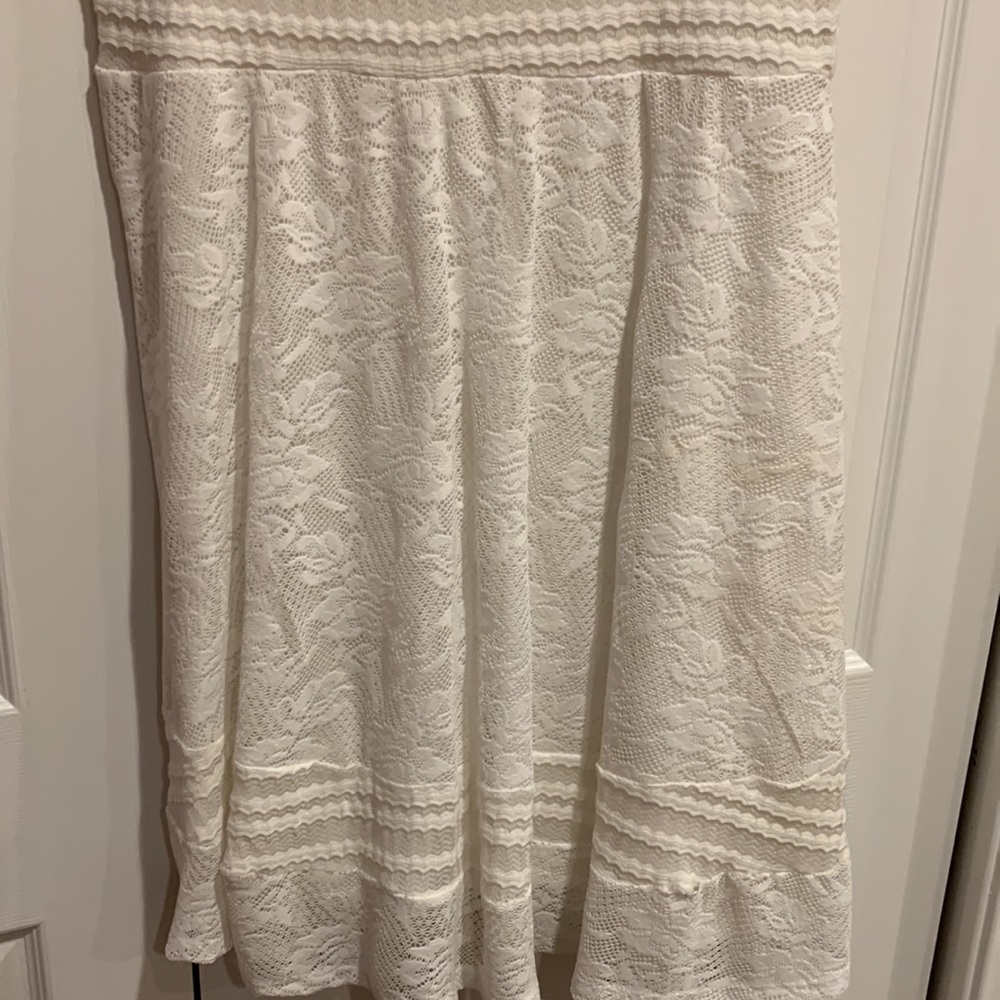 White dress - Picture 7 of 10